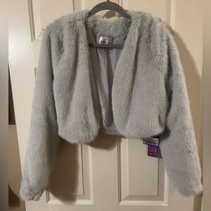 NWT Junior’s Madden Girl Gray Faux Fur Cropped Shrug Jacket Size Large